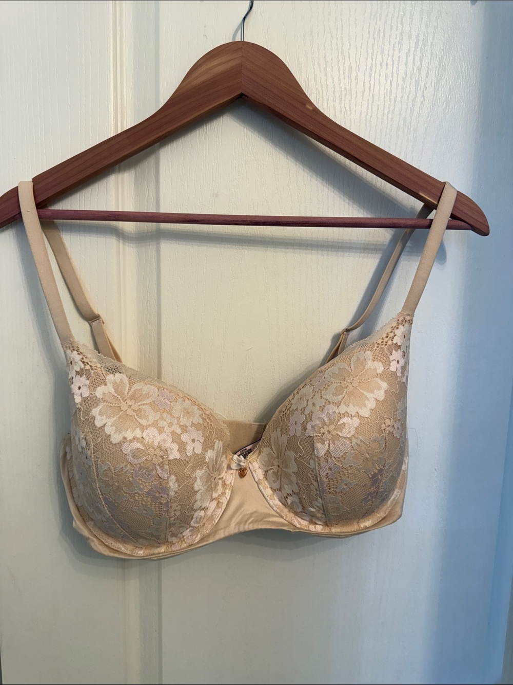 Victoria Secret 34DDD/F75 Beige Lace Underwire Bra - Women Intimates & Sleepwear
